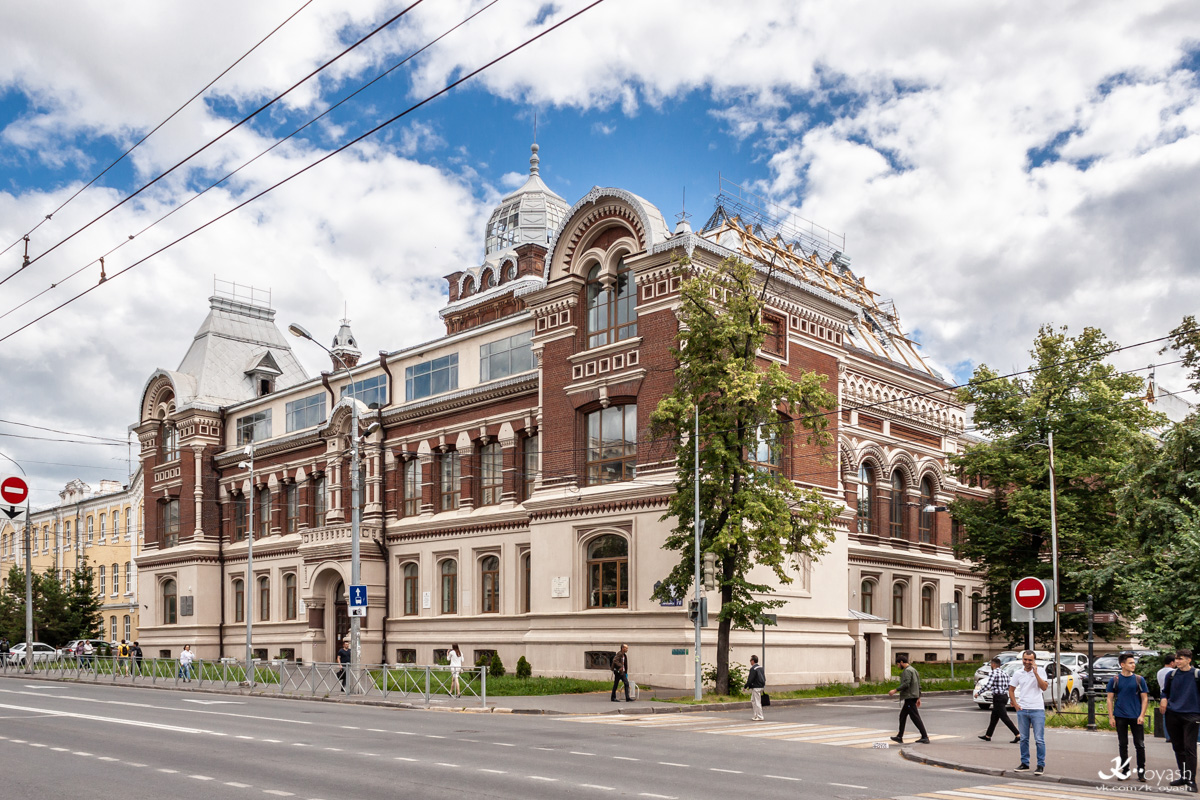 Казань, Улица Карла Маркса, 70 / Улица Толстого, 10