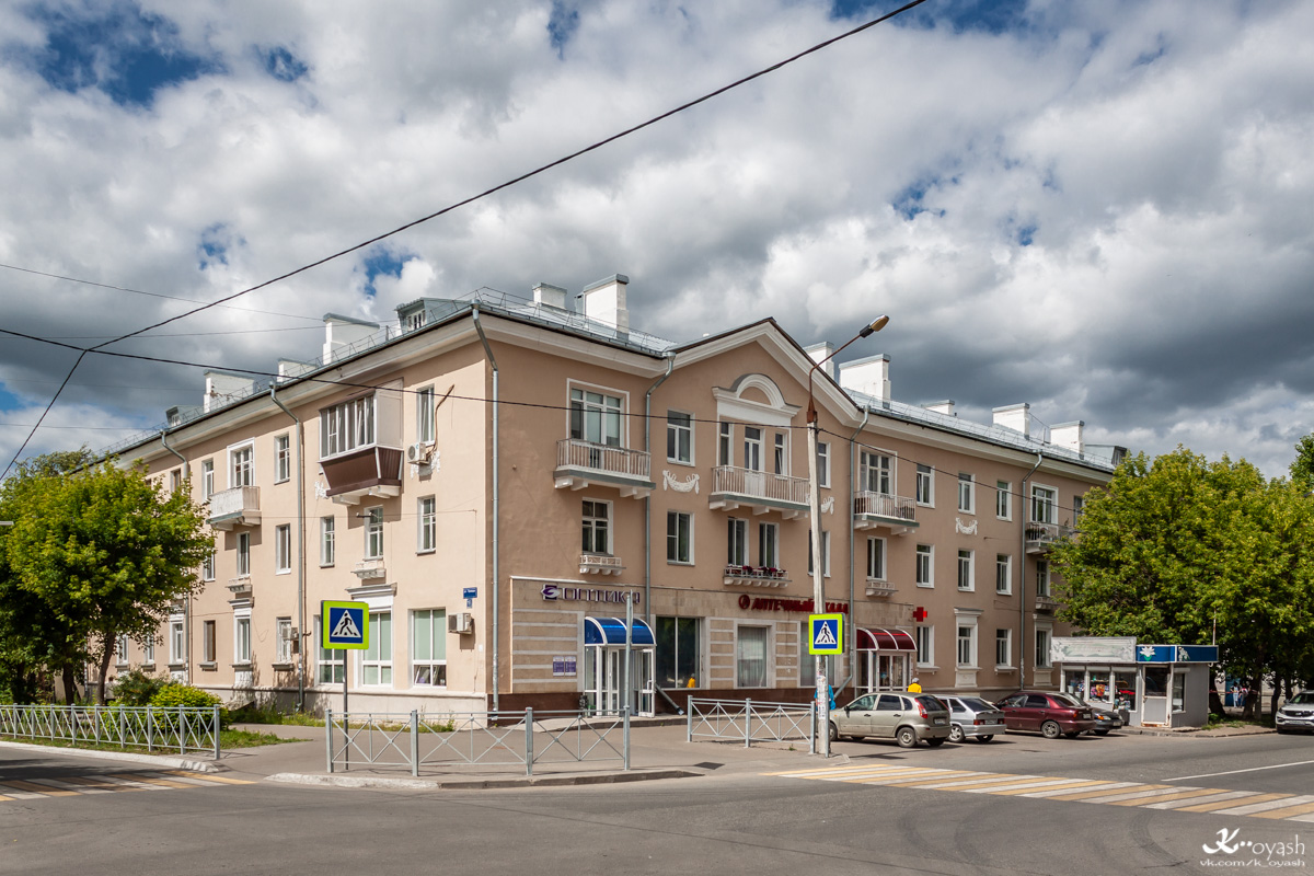 Казань, Улица Правды, 16 / Улица Халезова, 8