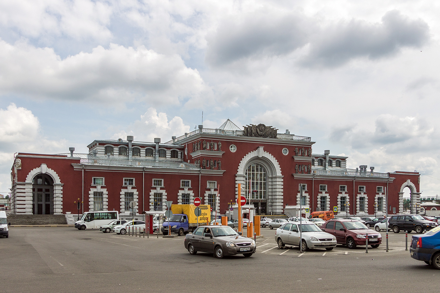 Курск, Привокзальная площадь, 1