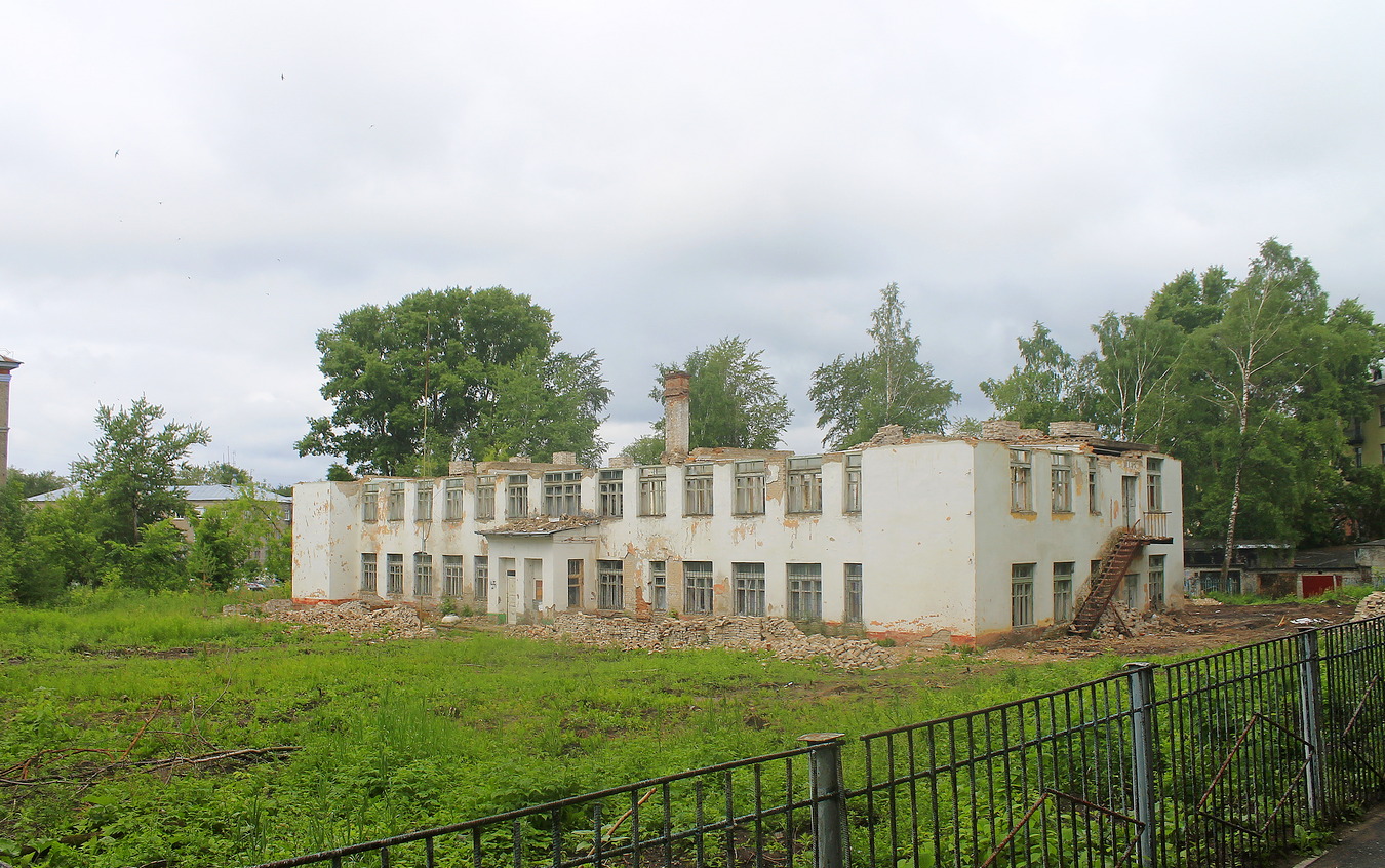 Березники, Улица Деменева, 13
