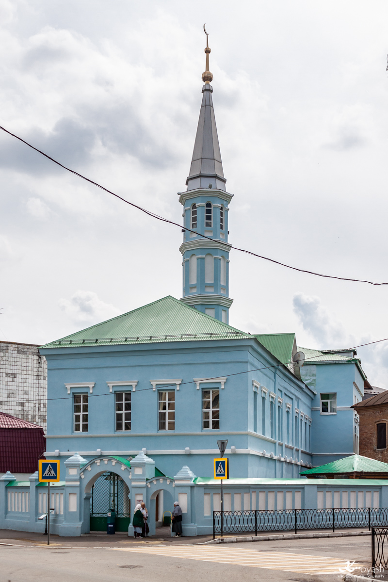 Казань, Улица Фатыха Карима, 19 / Улица Сары Садыковой, 8