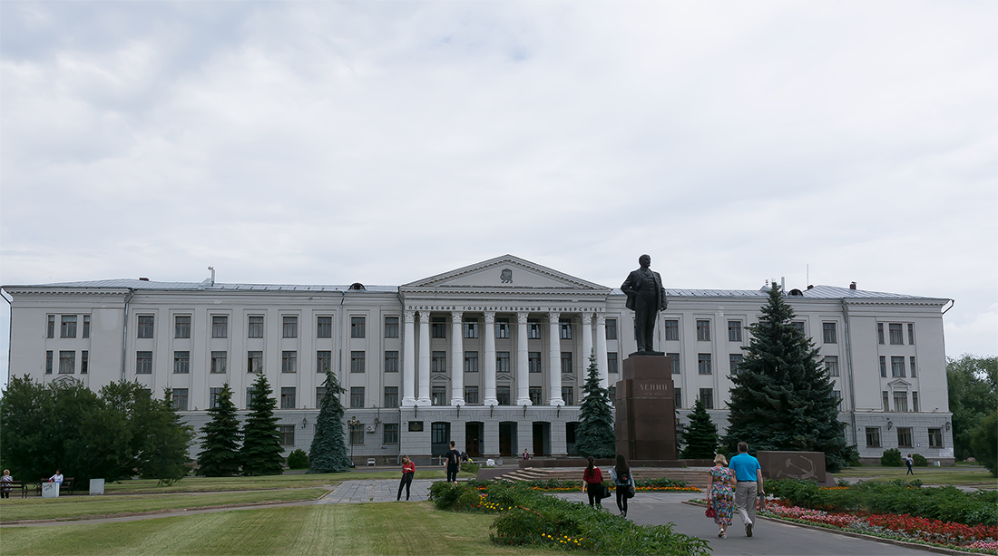 Псков, Площадь Ленина, 2