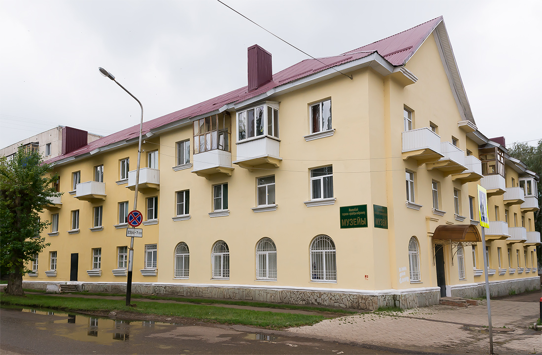 Ишимбай, проспект Ленина, 16 / Улица Богдана Хмельницкого, 29