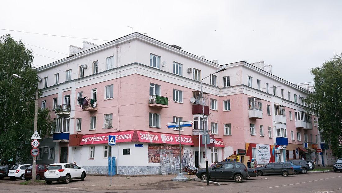 Ишимбай, Проспект Ленина, 25 / Улица Юрия Гагарина, 12