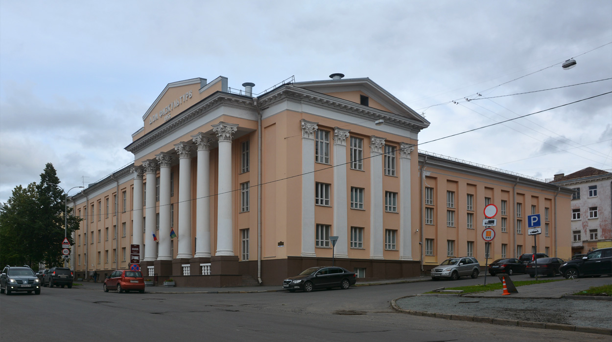Петрозаводск, Пушкинская улица, 7 / Улица Германа Титова, 1