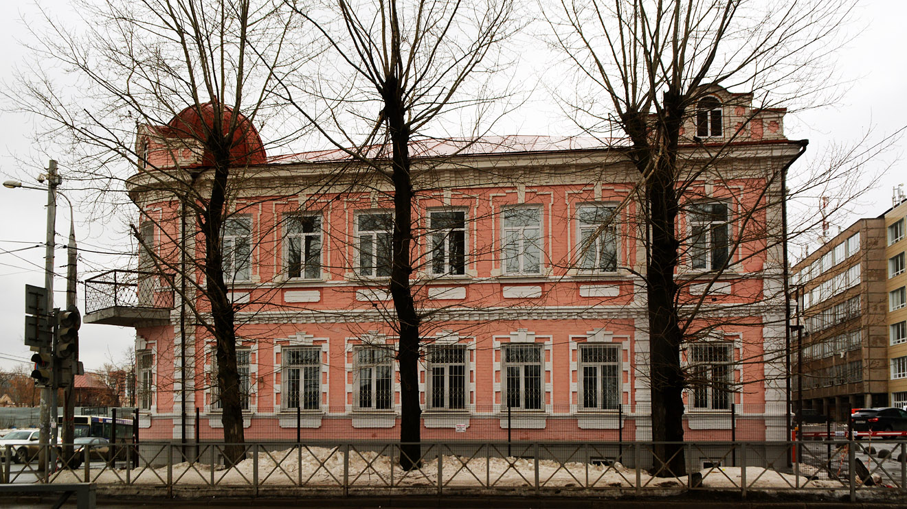 Пермь, Монастырская улица, 83 / улица Попова, 7