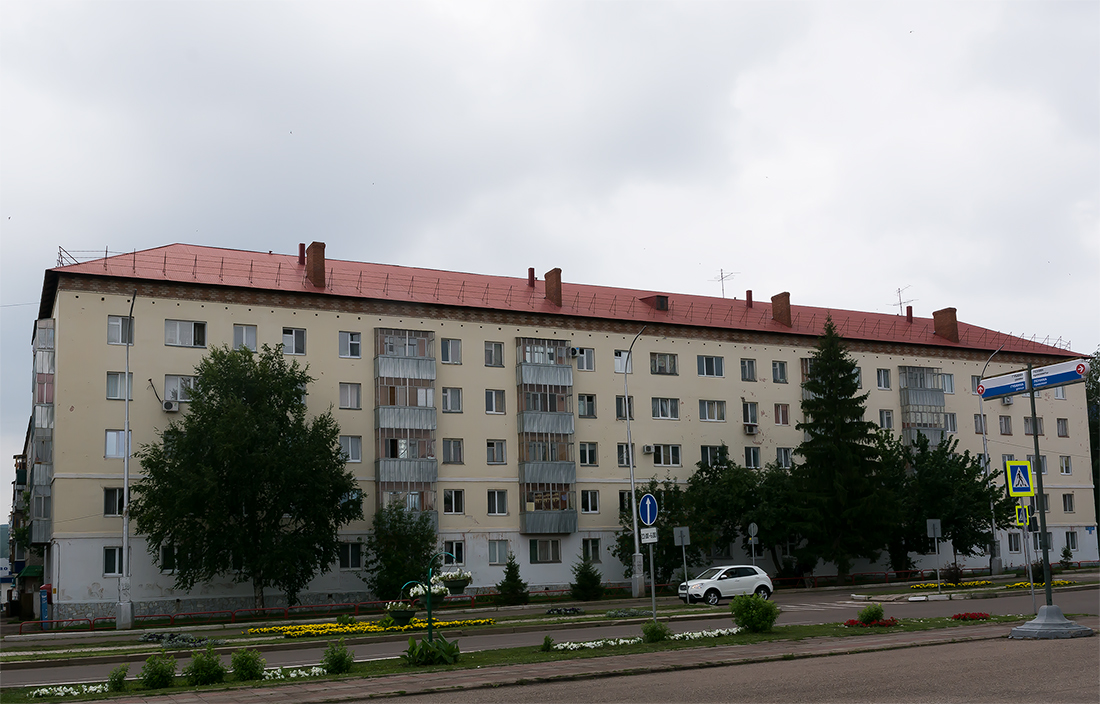 Ишимбай, Проспект Ленина, 62 / Улица Губкина, 32