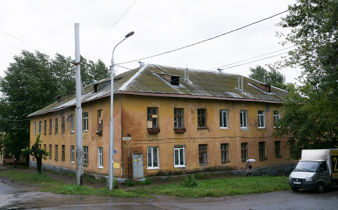 Уфа, Нежинская улица, 36 / Улица Владимира Маяковского, 6