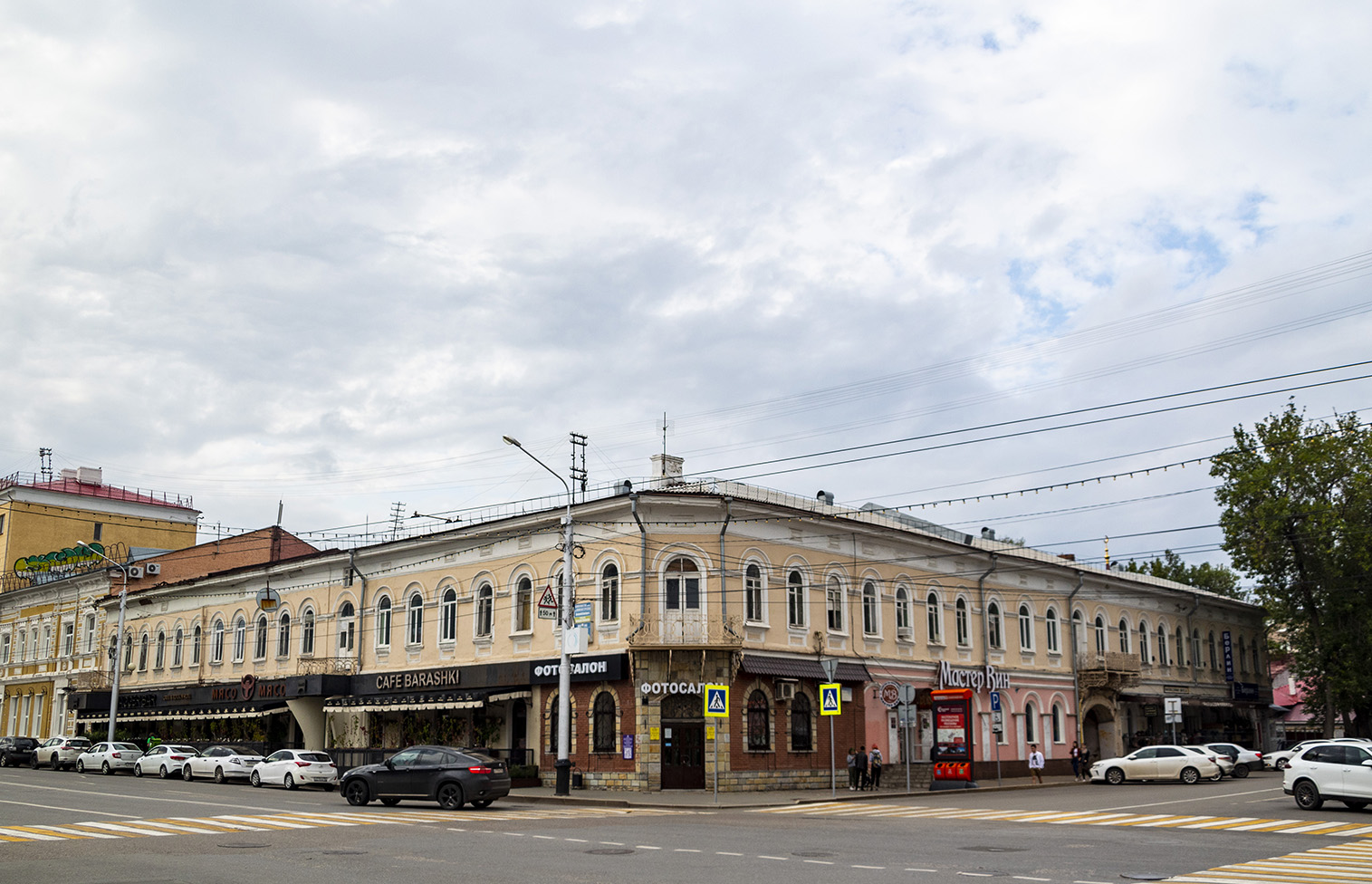 Ufa, Коммунистическая улица, 47 / Улица Мустая Карима, 1