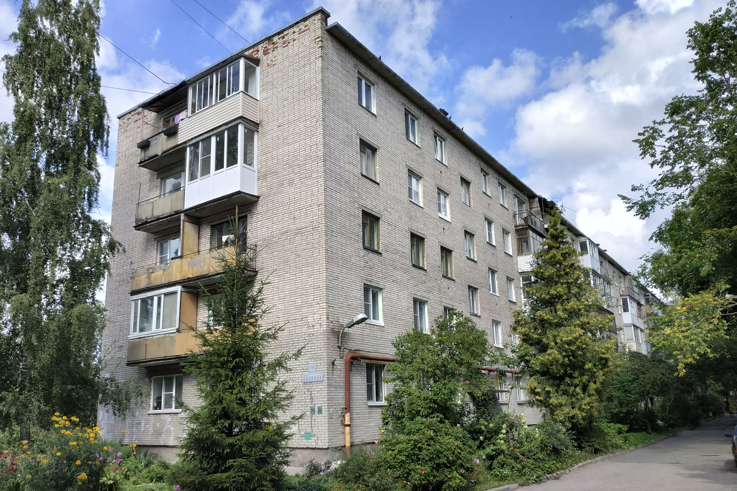 Красное Село, Улица Спирина, 18