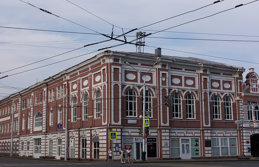 Уфа, Коммунистическая улица, 43 / Улица Карла Маркса, 14