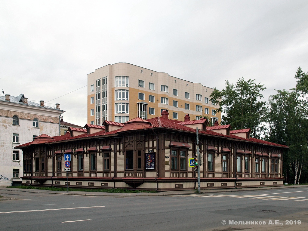 Архангельск, Улица Логинова, 9 / Троицкий проспект, 91