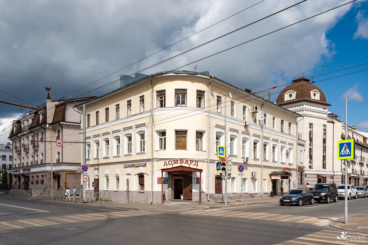 Казань, Московская улица, 53 / Улица Галиаскара Камала, 6; Московская улица, 53 / Улица Галиаскара Камала, 6