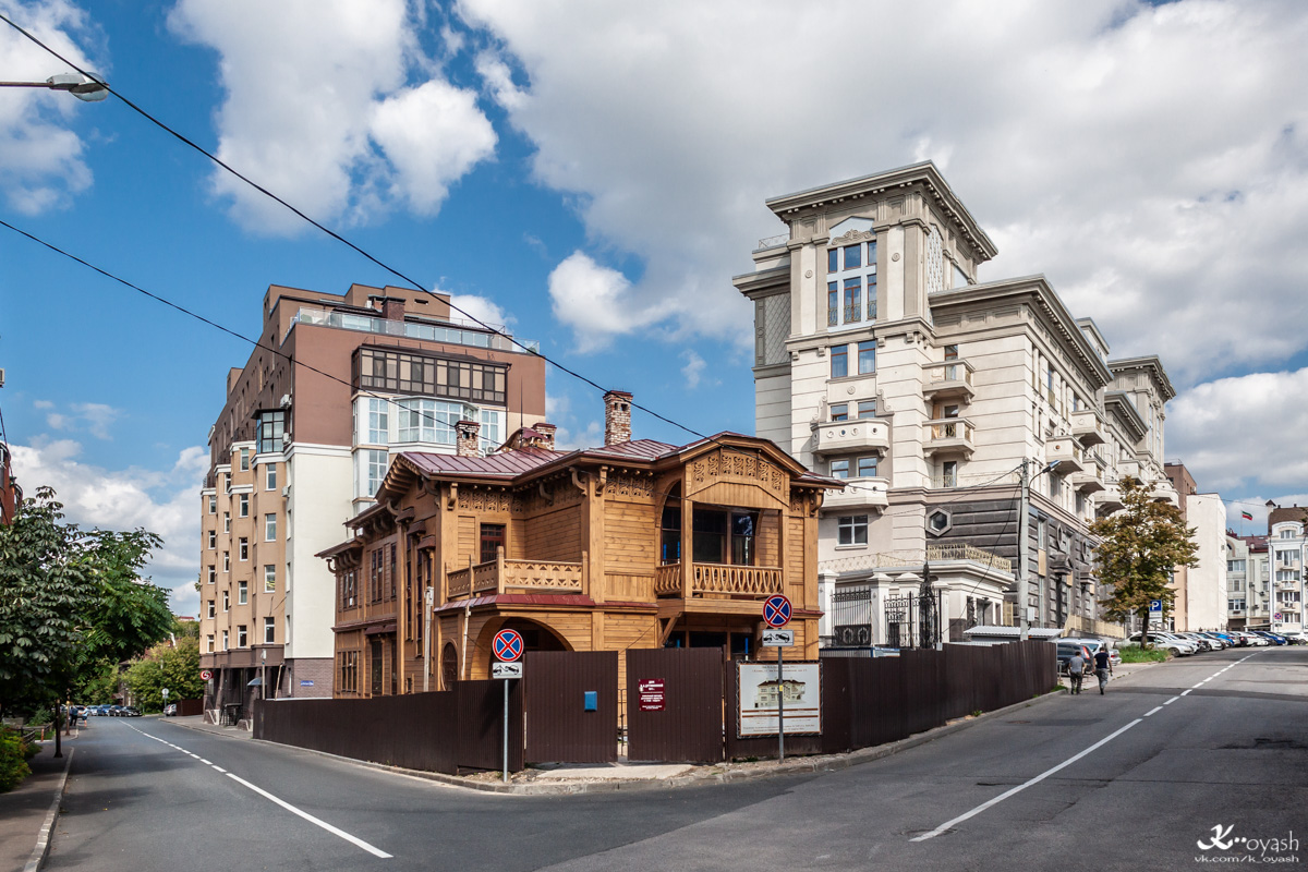 Казань, Улица Зои Космодемьянской, 2 / Улица Бехтерева, 5; Улица Бехтерева, 9