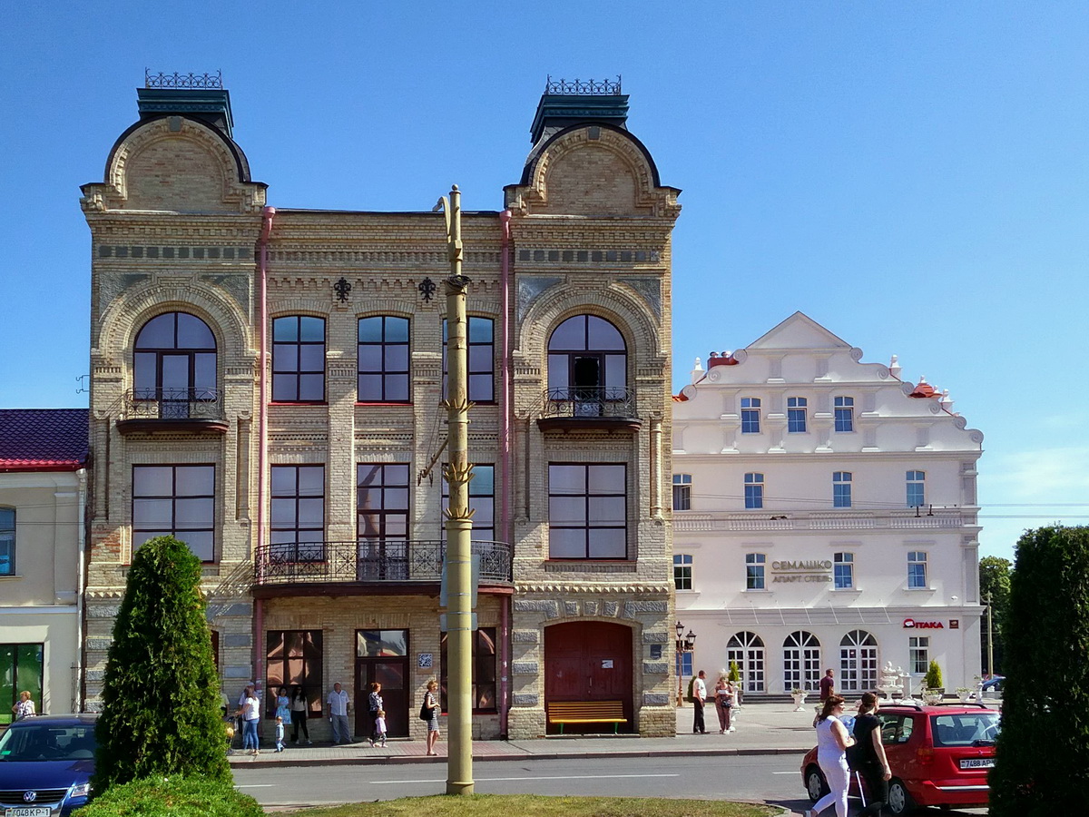Гродно, Советская площадь, 2; Калючинская улица, 23