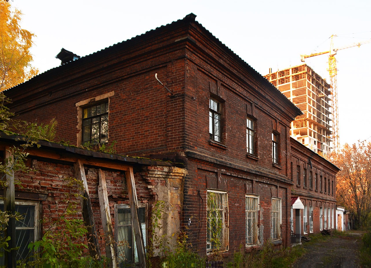 Пермь, Улица Куйбышева, 54А; Улица Революции, 54