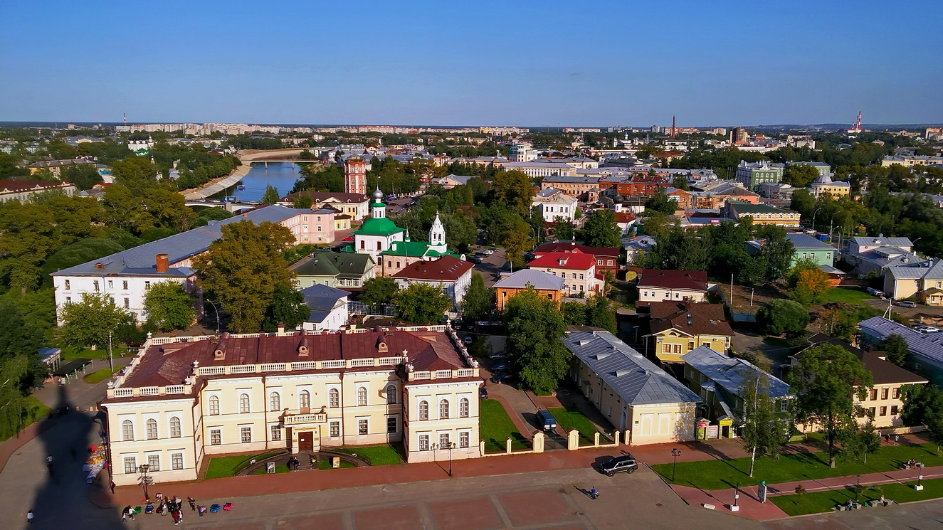 Вологда, Улица Сергея Орлова, 6; Кремлёвская площадь, 12; Улица Сергея Орлова, 4; Улица Сергея Орлова, 5; Улица Сергея Орлова, 3Б; Кремлёвская площадь, 10; Улица Каменный Мост, 4; Улица Каменный Мост, 3 / Улица Мира, 9. Вологда — Панорамы