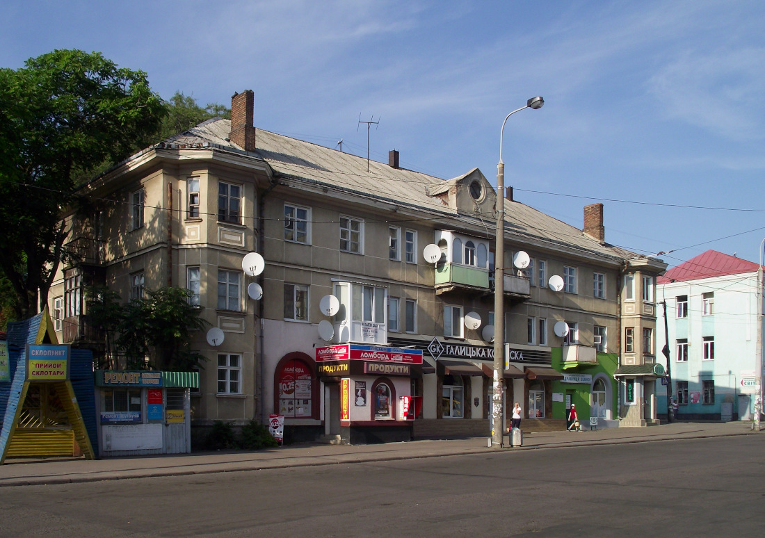 Ровно, Улица Нила Хасевича, 1