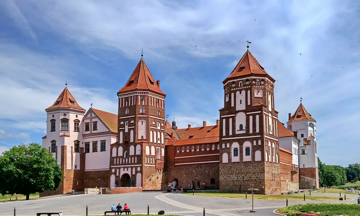 Мир, Красноармейская улица, 2