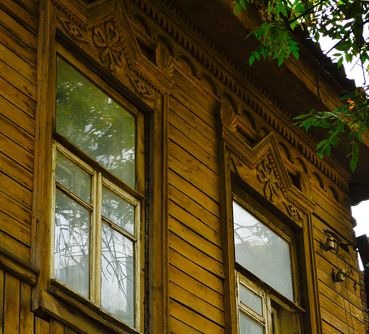 Самара, Улица Братьев Коростелёвых, 95 / Вилоновская улица, 65. Резные наличники