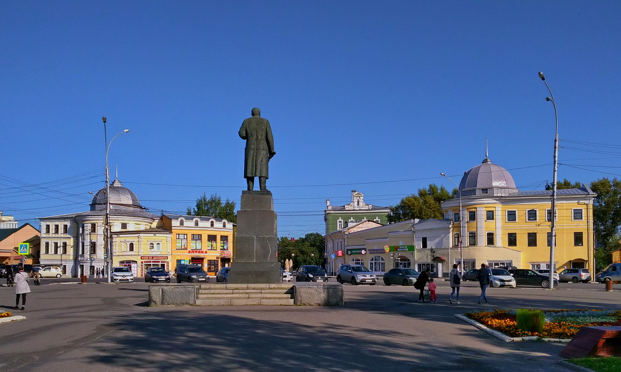 Вологда, Улица Мира, 5; Улица Каменный Мост, 3 / Улица Мира, 9