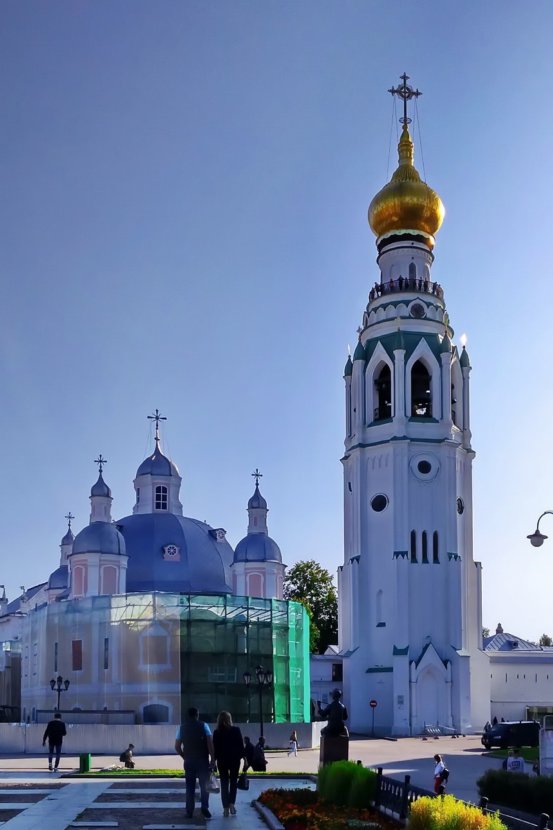 Вологда, Кремлёвская площадь, 1; Улица Сергея Орлова, 15