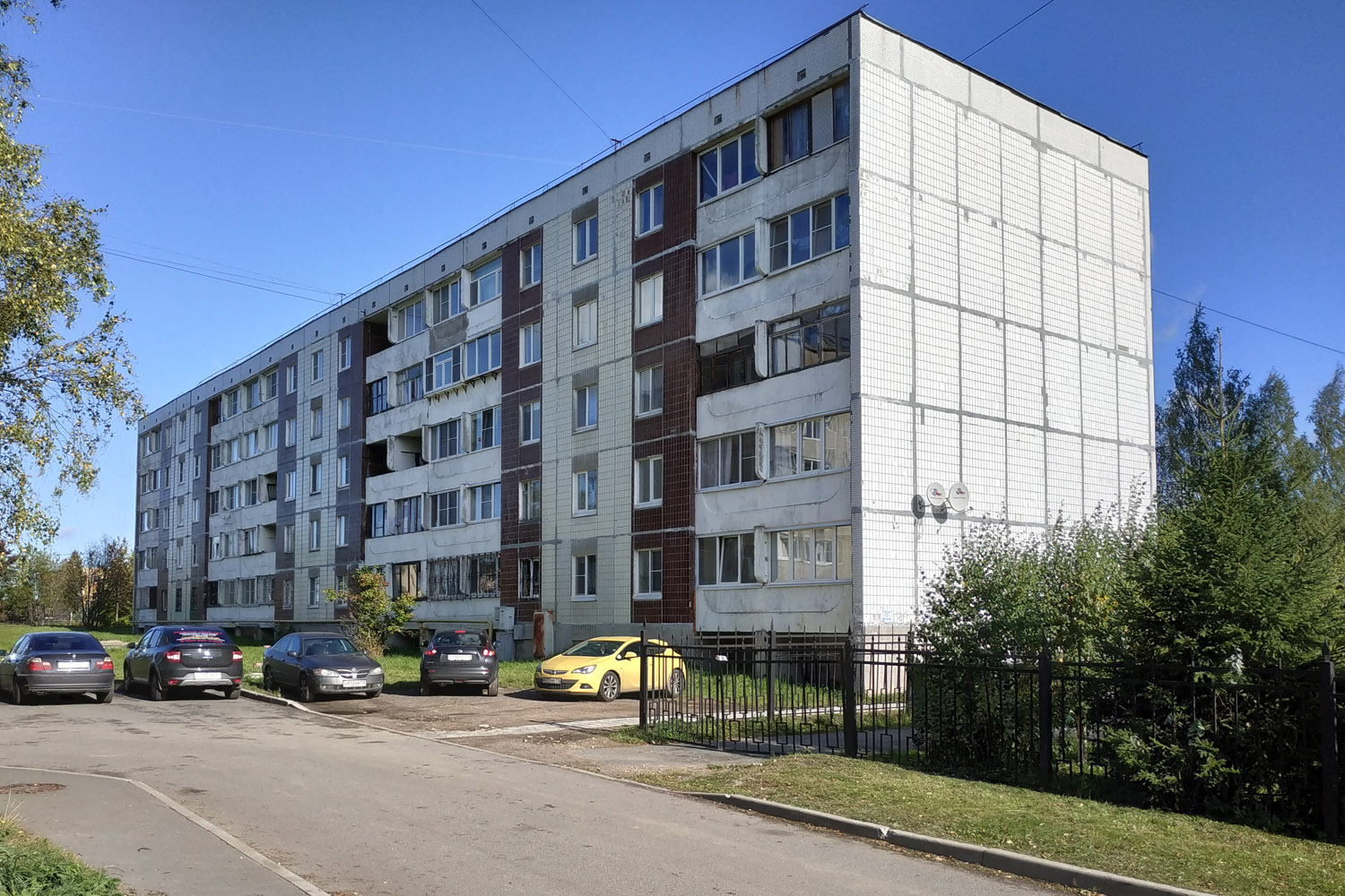 Коммунар, Ижорская улица, 16