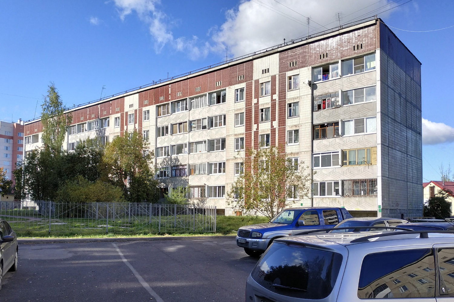 Коммунар, Ижорская улица, 22