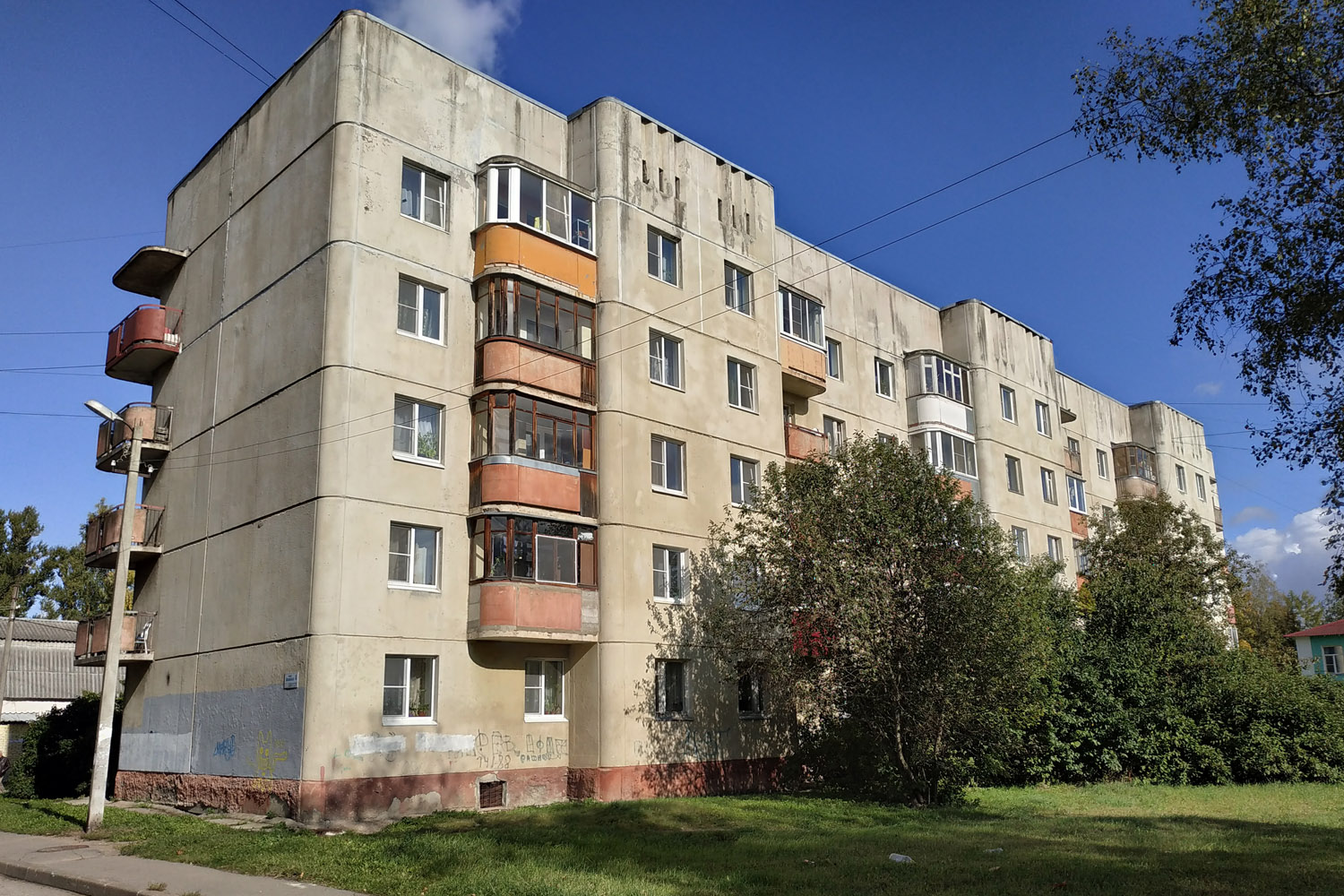 Коммунар, Школьная улица, 4