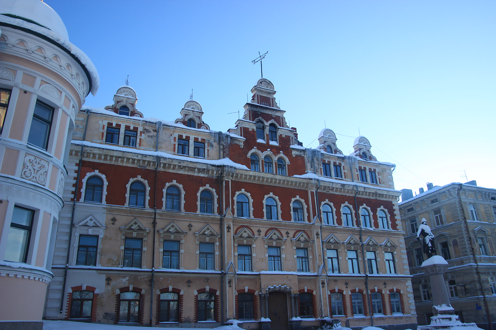Vyborg, Крепостная улица, 2; Крепостная улица, 1