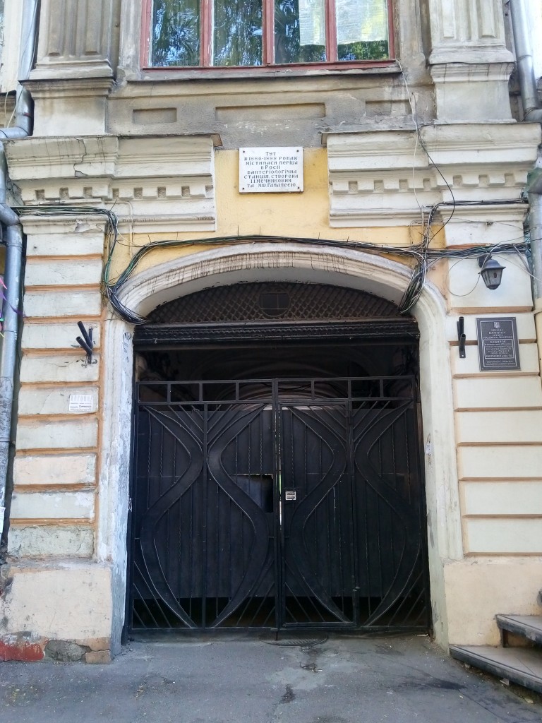 Одеса, Вулиця Льва Толстого, 4. Одеса — Мемориальные доски