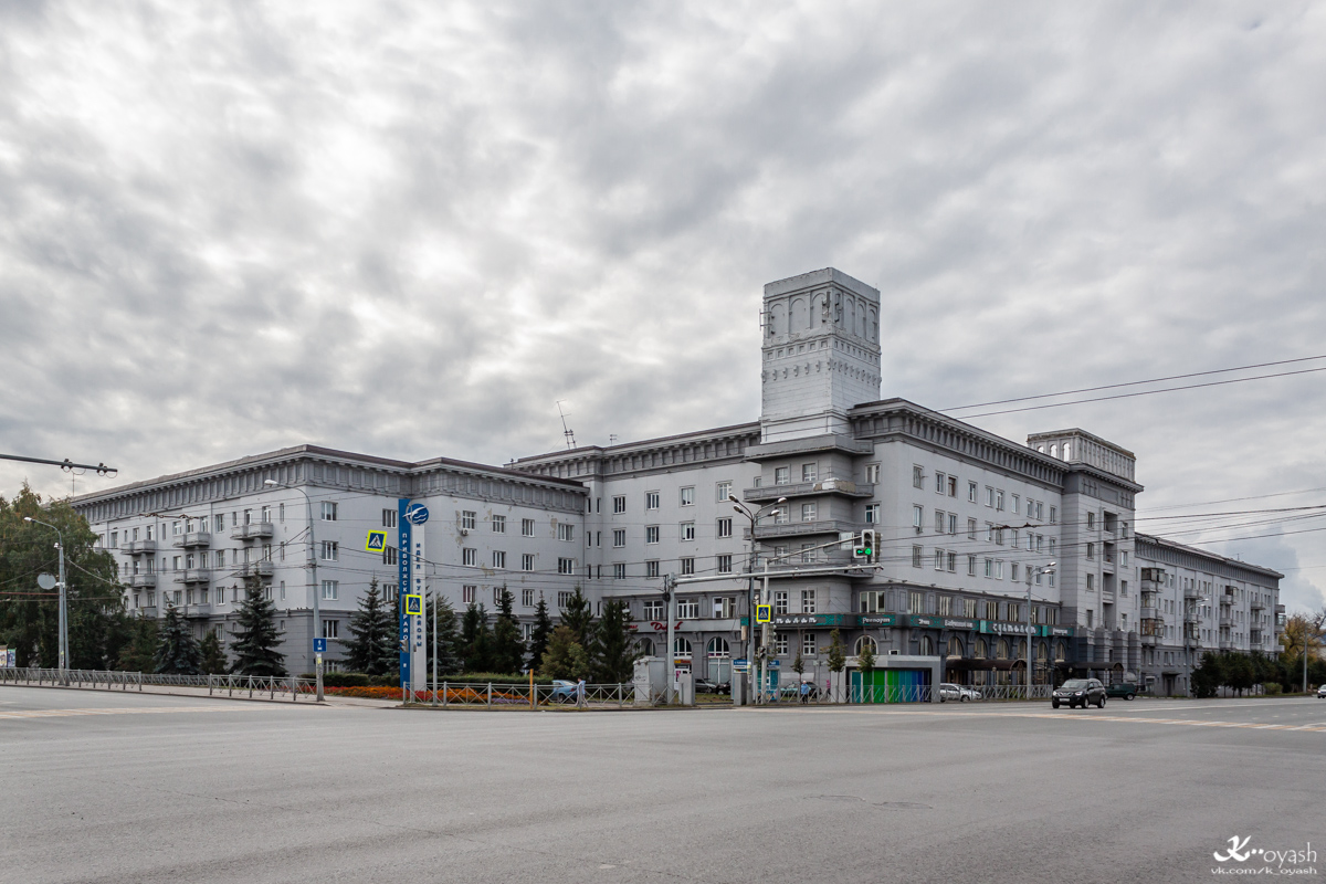 Казань, Улица Нурсултана Назарбаева, 35 корп. 1 / Улица Павлюхина, 98