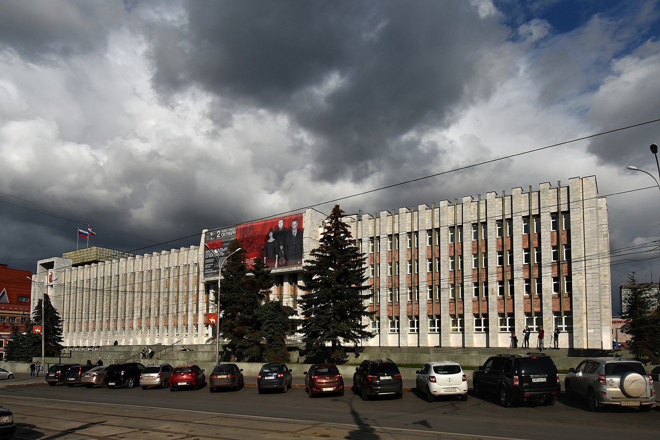 Пермь, Улица Куйбышева, 14 / Петропавловская улица, 56А