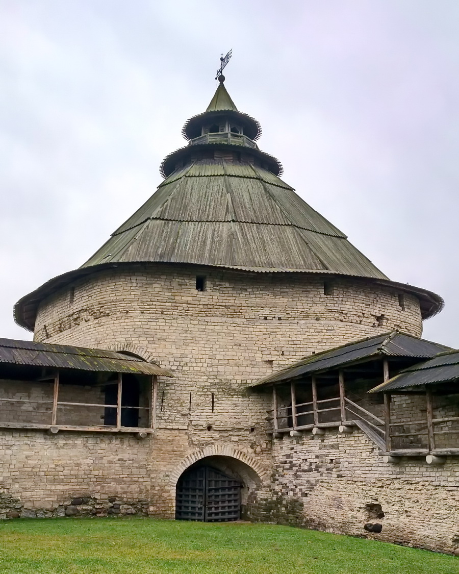 Псков, Улица Свердлова, 1*