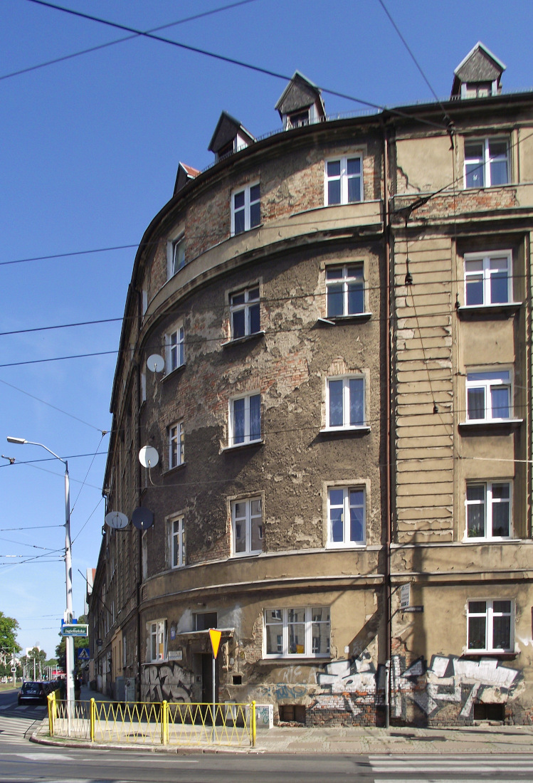 Щецин, Ulica Jagiellońska, 31 / Aleja Bohaterów Warszawy, 107-108