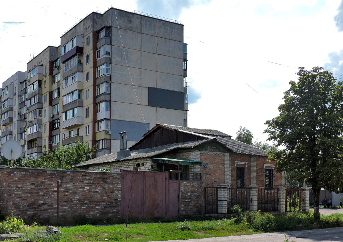 Харьков, Улица Академика Богомольца, 55 / Лютовская улица, 7; Улица Академика Богомольца, 37