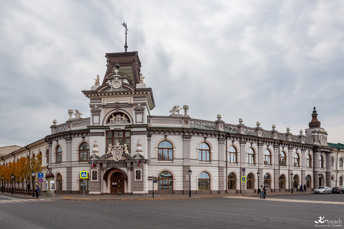 Казань, Кремлёвская улица, 2 / Улица Чернышевского, 6