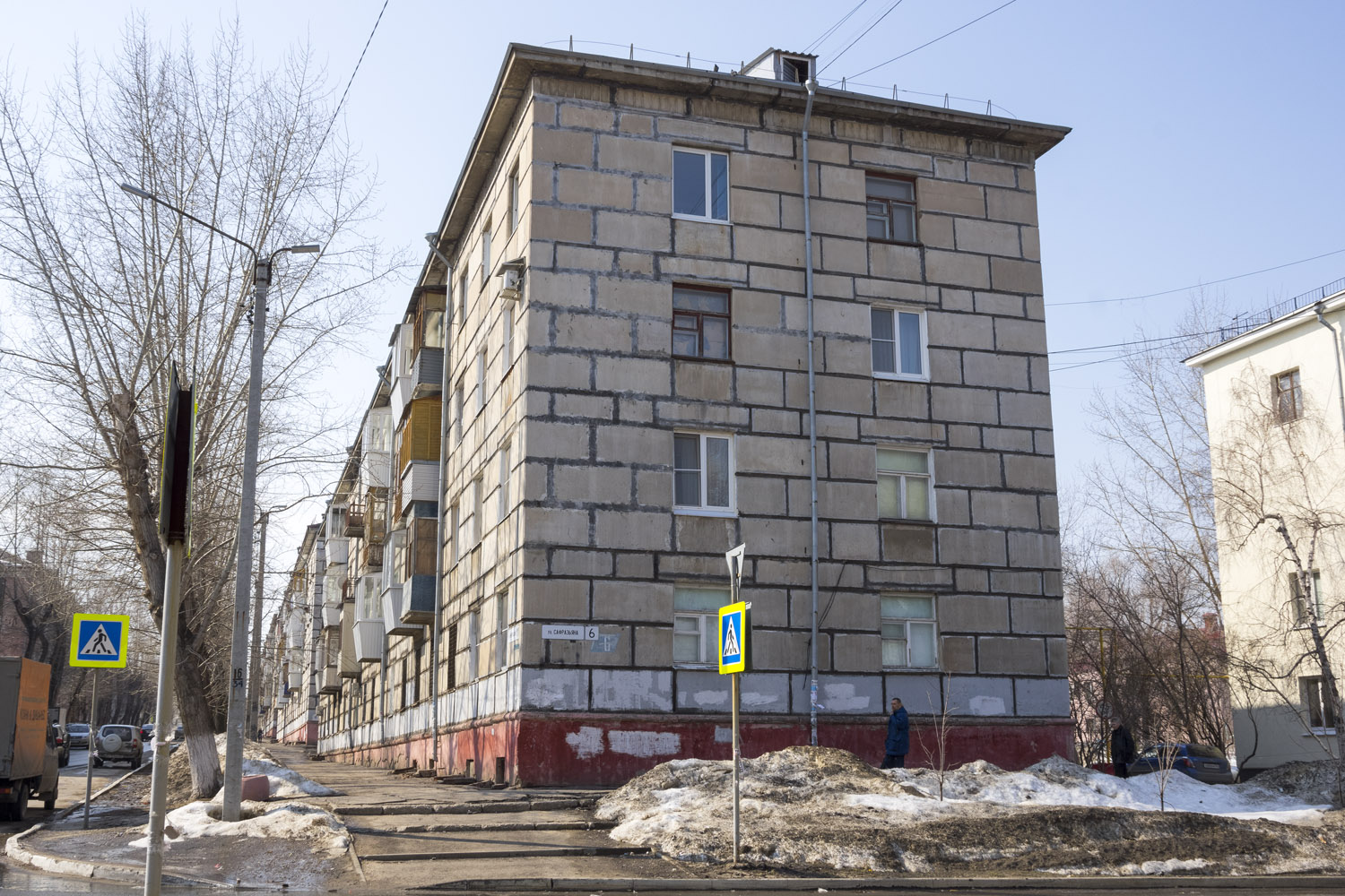 Новокуйбышевск, Улица Ленинградская, 11 / улица Сафразьяна, 6