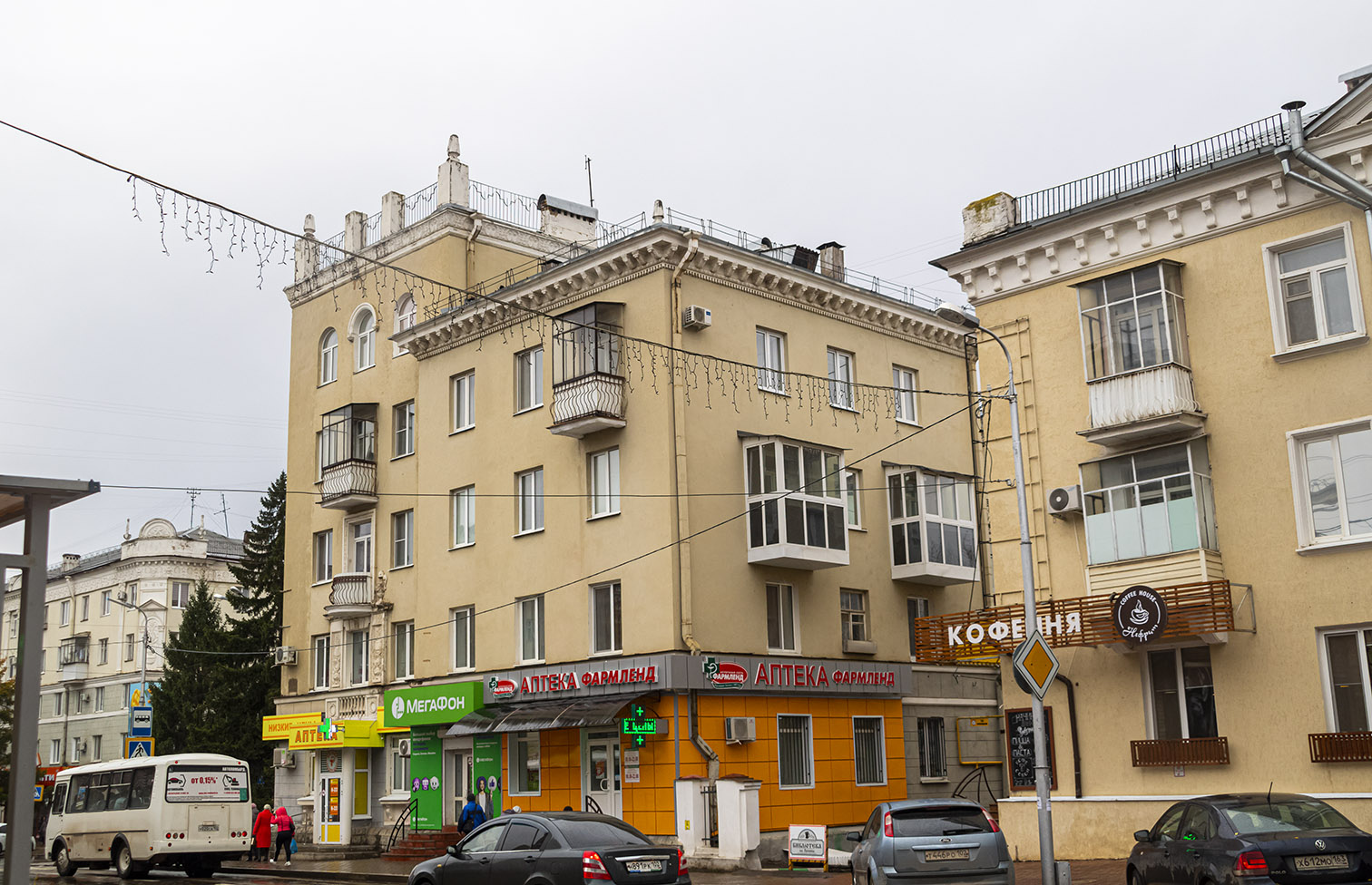 Октябрьский, Улица Губкина, 25 / Проспект Ленина, 13