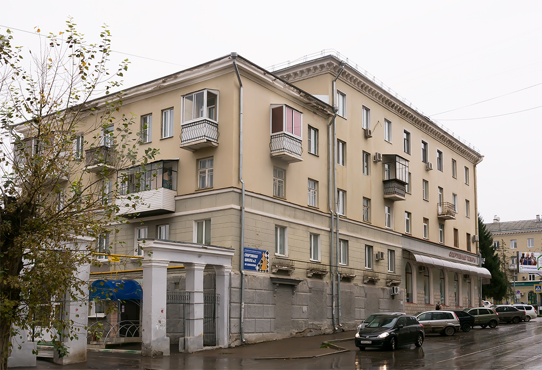 Октябрьский, Улица Губкина, 25 / Проспект Ленина, 13
