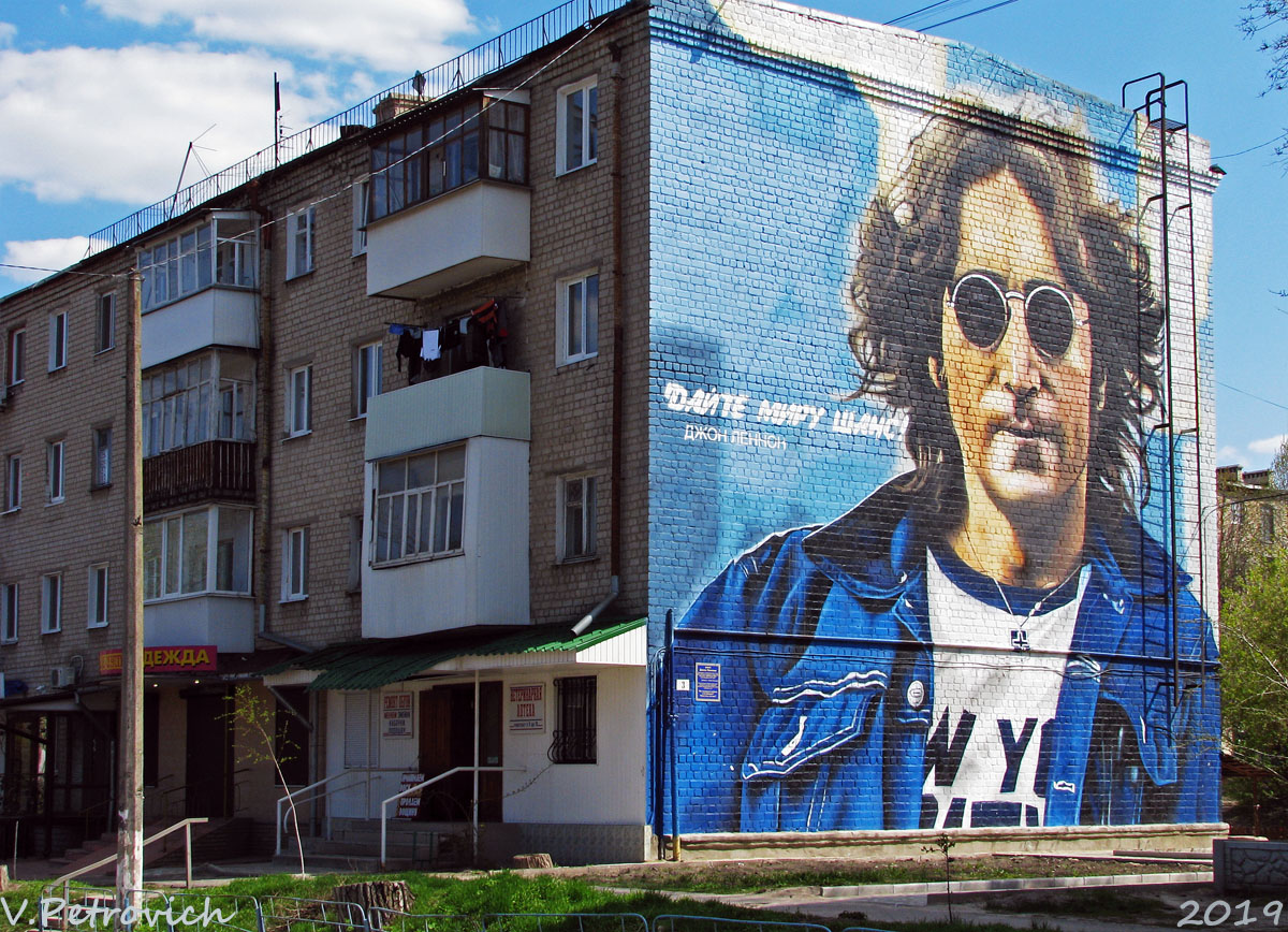Изюм, Площадь Джона Леннона, 3. Прошу создать новую галерею. Монументальное искусство (мозаики, росписи, барельефы, сграфито)