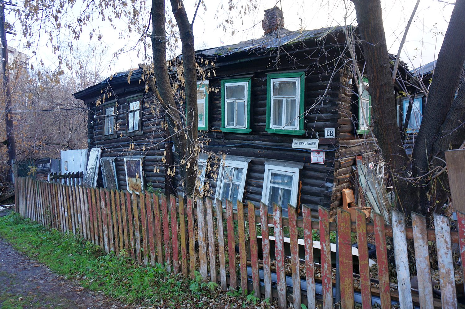 Пермь, Улица Крисанова, 68 / Улица Коммунаров, 3