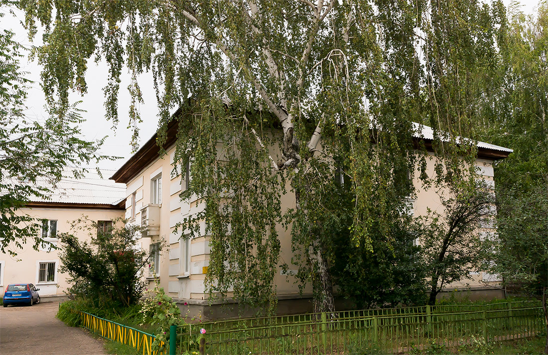 Салават, Бульвар Матросова, 8 / Колхозная улица, 12