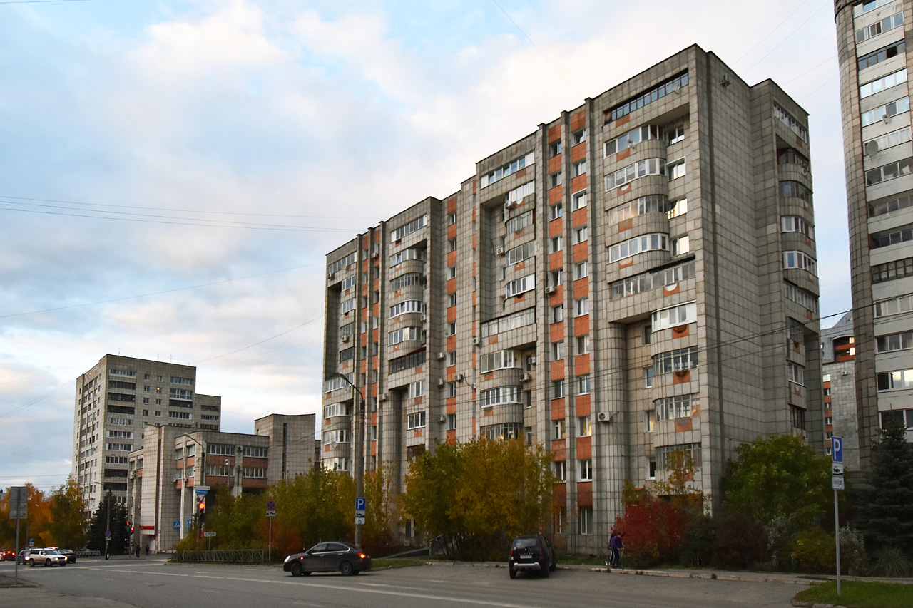 Пермь, Улица Крисанова, 26Б; Улица Луначарского, 100 / Улица Крисанова, 28; Улица Луначарского, 105