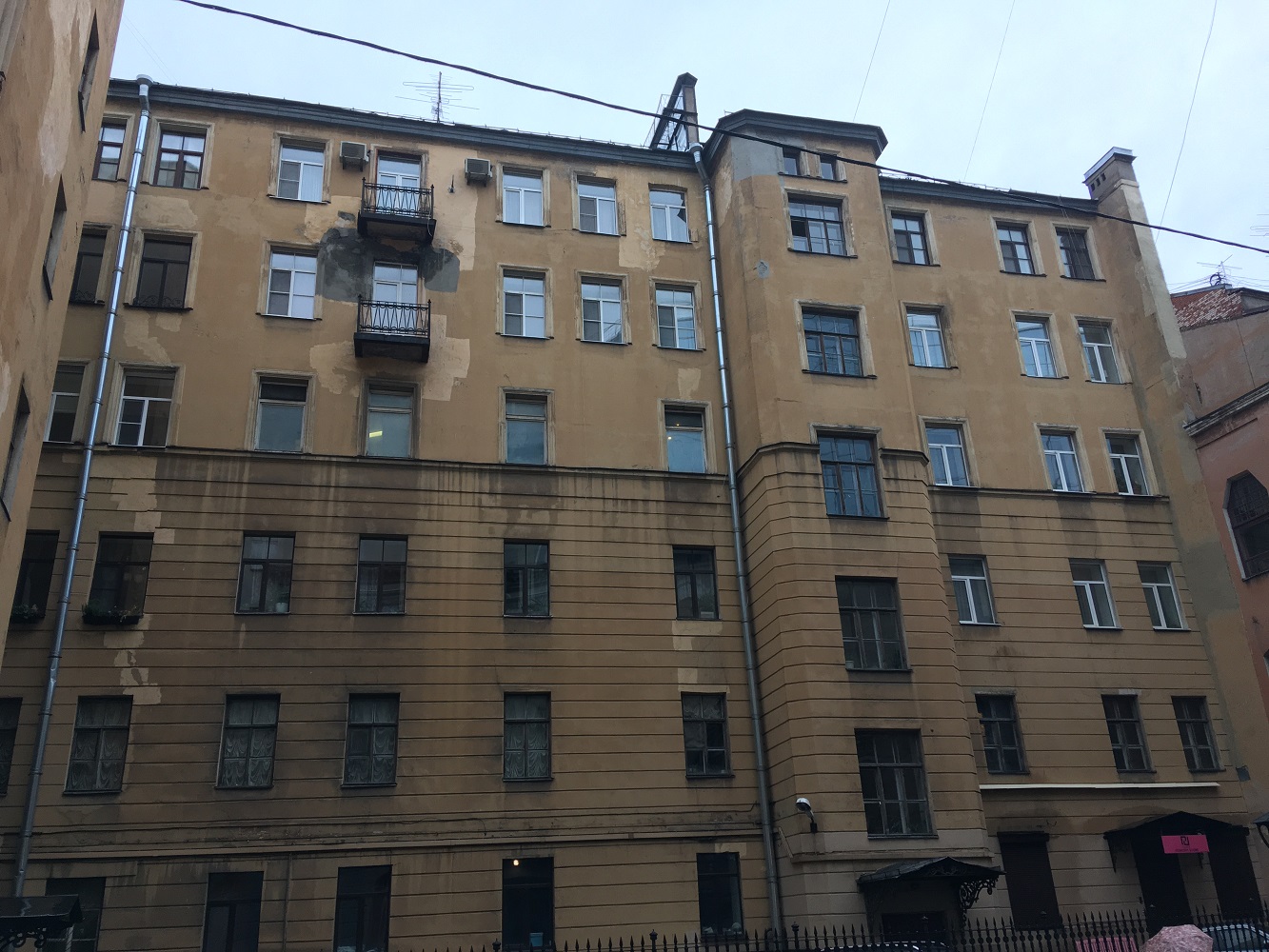 Санкт-Петербург, Набережная реки Мойки, 32 / Волынский переулок, 2