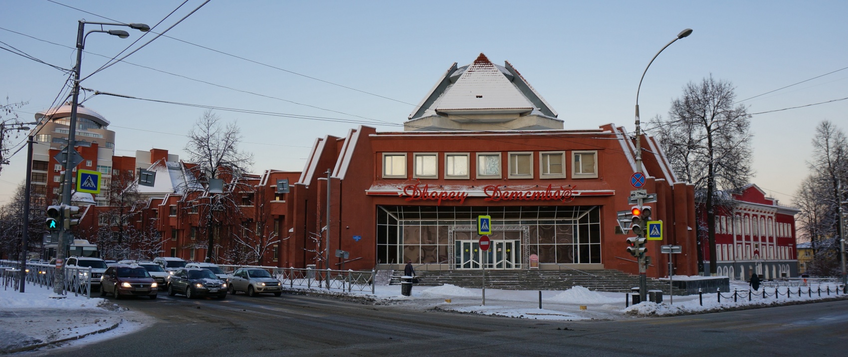 Пермь, Улица Луначарского, 36; Сибирская улица, 27А