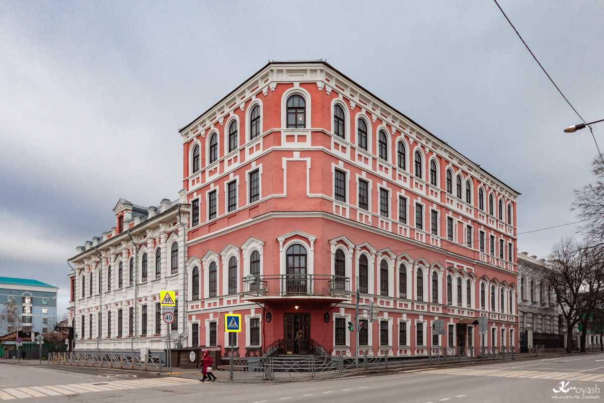 Казань, Большая Красная улица, 45 / Улица Жуковского, 14