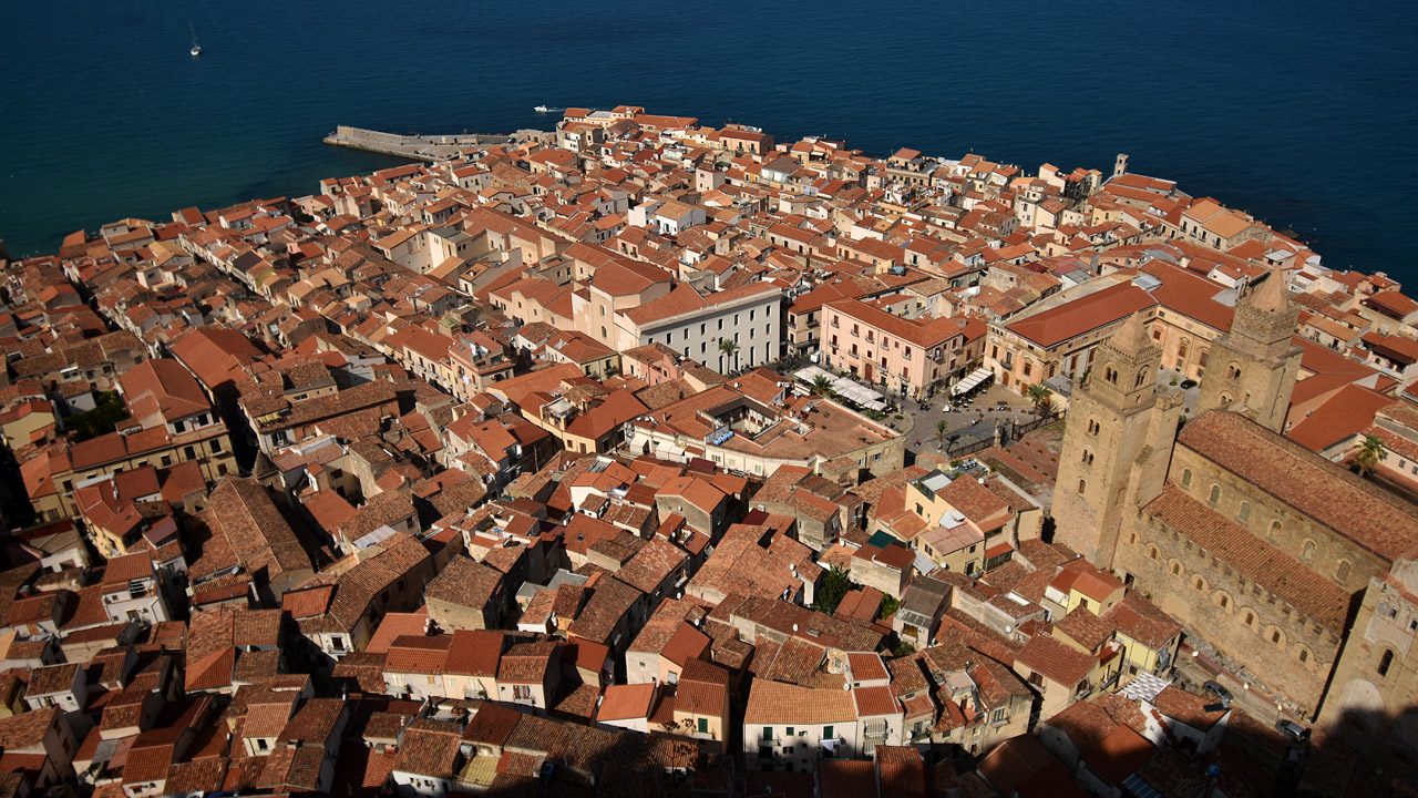 Чефалу, Piazza del Duomo, ?; Corso Ruggero, 139. Прошу создать новую галерею