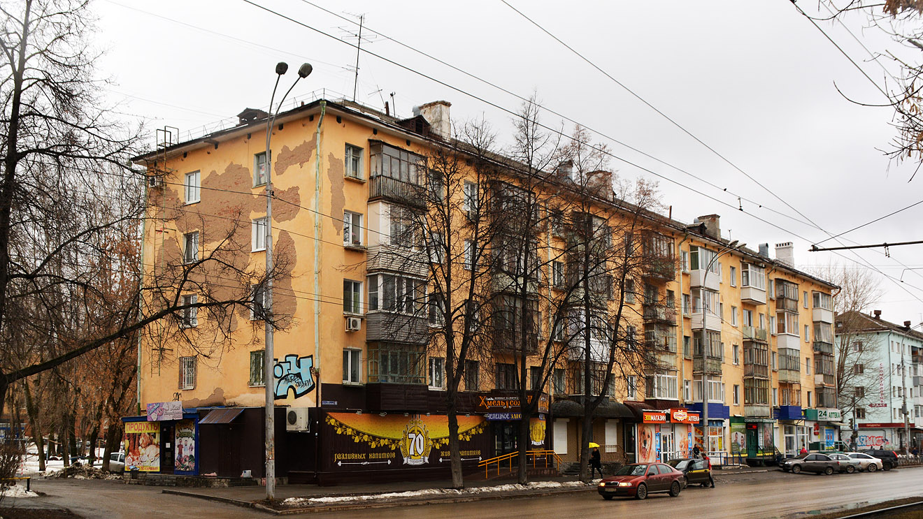 Perm, Улица Плеханова, 32 / Петропавловская улица, 68