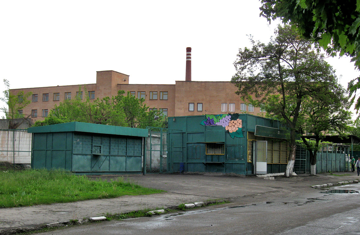 Charków, Лозовская улица, 20/1; Сериковская улица, 41
